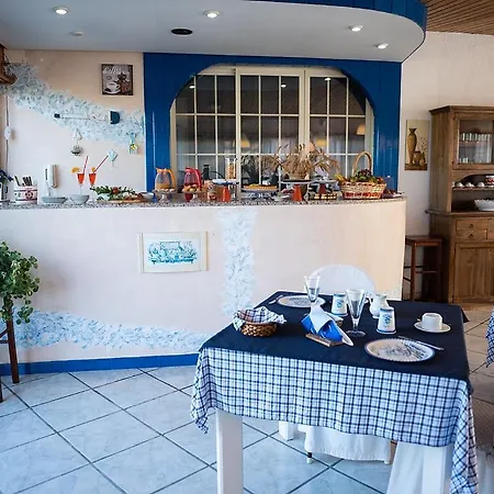 Accussi לינה וארוחת בוקר 3*