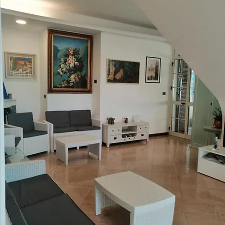 Accussi לינה וארוחת בוקר