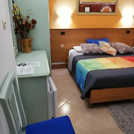 לינה וארוחת בוקר Accussi אלקאמו מרינה