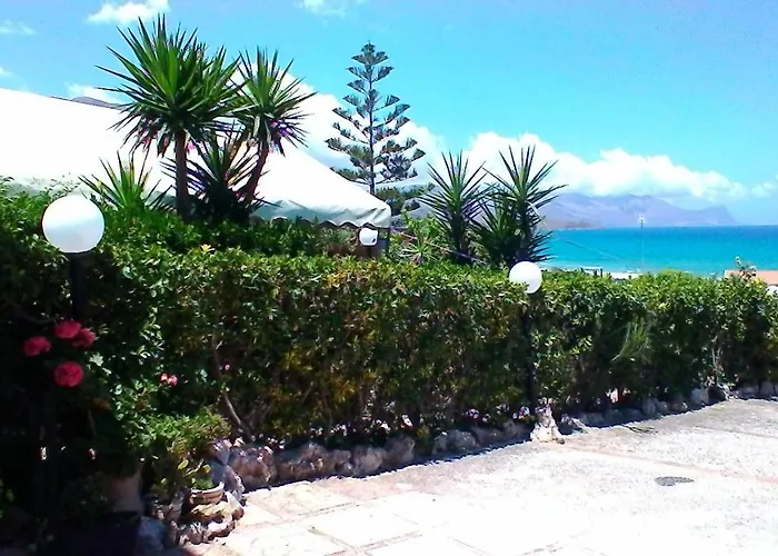 Accussi 阿尔卡莫马里纳