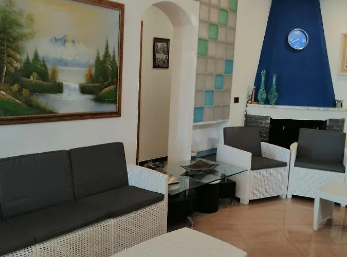 Accussi 阿尔卡莫马里纳